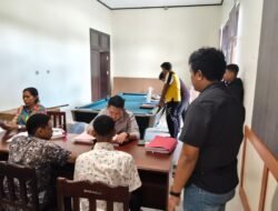Polres Mimika Tangkap Pengedar Arak Bali, Tersangka dan Barang Bukti Diserahkan ke Kejari untuk Tahap II