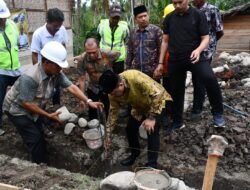 Bupati Bireuen Mukhlis Kembali Letakan Batu Pertama Pembagunan Rumah Layak Huni