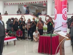 Bupati John Rettob Lantik Abraham Kateyau Putra Asli Kamoro yang Pertama Sebagai Penjabat Sekda Mimika.