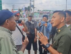 Puluhan Warga ‘Kepung’ Rumah Dinas Bupati, Tuntut Ganti Perangkat Desa Purwodadi