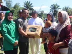 Penuh Kebahagiaan, Danyonif 122/TS Membagikan Sembako kepada Anak Yatim dan Dhuafa