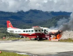 Hilang Kendali, Pesawat Caravan Aviasi Puncak Tabrak Portal Bandara Aminggaru Ilaga, Mesin Terbakar