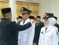 Bupati Armia Lantik Camat Kota Kualasimpang dan Camat Rantau