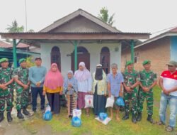 Hari Jumat yang Penuh Berkah Personel Yonif 122/TS Berbagi kasih memberikan Santuan kepada masyarakat