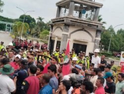 Puluhan Aksi Massa Minta Field Manager PT. Pertamina EP Rantau Dicopot