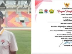 Saiful Alam Terima Penghargaan Pelaku Olahraga Terbaik dari Gubernur Aceh