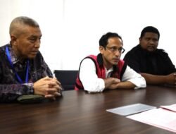 Penyerahan Tersangka dan Barang Bukti Tahap II Perkara Digitalisasi Pendidikan Kemendikbudristek terhadap 4 Orang Tersangka