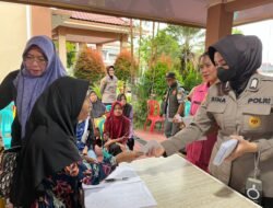 Polwan dan Bhayangkari Polda Kaltim Berbagi untuk Warga Sumber Rejo