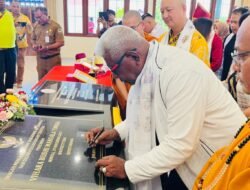 Bupati John Rettob Menandatangani Prasasti Vihara Bodhi Mandala: Pemerintah Hadir untuk Semua Umat