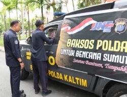 Lewat JNE, Polda Kaltim Distribusikan Bantuan Untuk Korban Bencana di Aceh dan Sumatera.