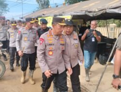 Kapolri Tinjau Posko Pengungsian di Aceh Tamiang, Salurkan Bantuan Kemanusiaan