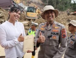 Polwan Tapteng Lupakan Selamatkan Harta Demi Evakuasi tetangga dari Longsor