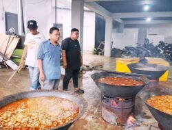 ​PWI Aceh Masak Kuah Beulangong untuk Ribuan Pengungsi Banjir Aceh Tamiang