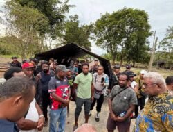 Bupati Mimika Tinjau Langsung Kondisi Kwamki Narama, Minta Warga yang Mengungsi ke Hutan Agar Pulang