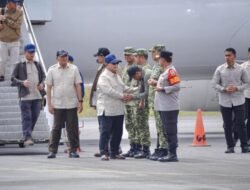 Presiden Prabowo Tinjau Infrastruktur dan Pengungsi Banjir Bandang di Tapsel