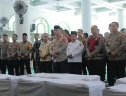 Isak Tangis Selimuti Pemakaman Massal, Kapolda Sumbar : 253 Orang Meninggal Akibat Bencana Agam