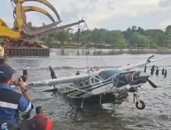 Badan Pesawat Smart Air yang Jatuh di Pantai Karadiri Nabire Berhasil Dievakuasi