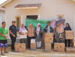 Manulife Indonesia Melalui Yayasan Manulife Peduli Salurkan Bantuan Pascabencana bagi Masyarakat Terdampak Banjir dan Longsor di Aceh