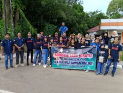 Momen Bulan Suci Ramadhan PD IWO Bartim Kolaborasi UMKM SEGAH, Berbagi- bagi Takjil