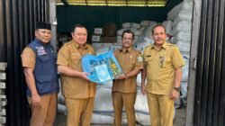 Wabup Aceh Tamiang Terima Ribuan Paket Bantuan Lebaran dari Presiden RI