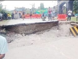 Jembatan Penghubung Kota–Kabupaten Kupang di Naibonat Ambruk, Lalu Lintas Lumpuh Total