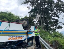 Diduga Tak Kuat Menanjak, Micro Bus Terguling di Jalan Banding Agung OKU Selatan