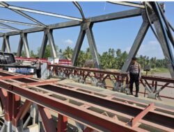 Polres Bireuen Pastikan Arus Mudik di Jembatan Bailey Kuta Blang Lancar dan Aman