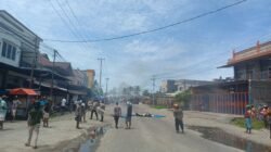 Pendulang Kembali Blokade Jalan Ahmad Yani Timika, Bakar Ban di Tengah Jalan