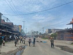 Pendulang Kembali Blokade Jalan Ahmad Yani Timika, Bakar Ban di Tengah Jalan