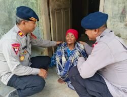 Brimob Kompi 2 Batalyon B Pelopor Salurkan Bantuan Sembako untuk Warga di Aceh Timur