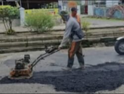 PUPR Kotawaringin Barat Bergerak Cepat, Lakukan Perbaikan Ruas Jalan Berlobang