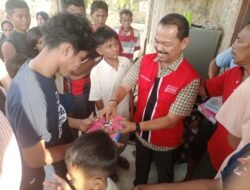 Partai Aceh Distribusikan Ribuan Buku Tulis untuk Siswa di Kota Lintang