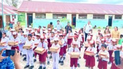 VIRAL Sepatu Robek: Bantuan Cepat Sabam Rajagukguk Hadirkan Haru di Samosir