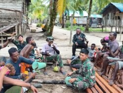 Suasana Santai dan Kebersamaan Usai Kerja, Satgas TMMD Ngopi Bareng Warga