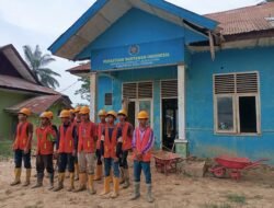 Pulihkan Aktivitas Organisasi, PT Wijaya Karya Bersihkan Sisa Lumpur di Kantor PWI Aceh Tamiang