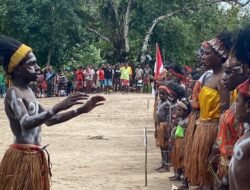 Antusiasme Tinggi Warnai Upacara Hardiknas di SD Naena Kekwa Bersama Satgas TMMD Kodim 1710/Mimika