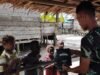 Sebagai Bentuk Kepedulian Satgas TMMD Reg 128 Bagikan Ransum kepada Anak-Anak di Lokasi TMMD