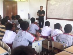 Satgas TMMD Ke-128 Kodim 1710/Mimika Beri Penyuluhan Bahaya Narkoba dan Lem Aibon kepada Pelajar