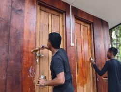 Satgas TMMD Kodim 1710/Mimika Laksanakan Pengecatan MCK Umum di Kampung Keakwa