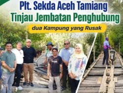 Plt. Sekda Aceh Tamiang Bersama Tim Tinjau Jembatan Rusak di Seruway