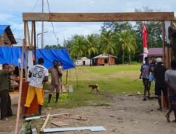 Gotong Royong Bangun Gapura Kampung, Satgas TMMD dan Warga Pererat Kebersamaan