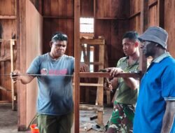 Tahap Demi Tahap, Satgas TMMD Rampungkan Rangka Kamar Rumah Warga