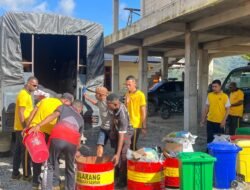 Lingkungan Bersih, Pelayanan Maksimal: Kabag Ops Polres Tolikara Pimpin Pembersihan Mako