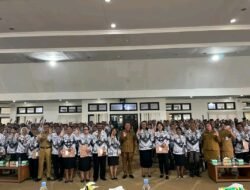 Bupati Timor Tengah Selatan Serahkan SK 270 PLT. Kepala Sekolah Taman Kanak kanak, Sekolah Dasar dan Sekolah Menengah Pertama
